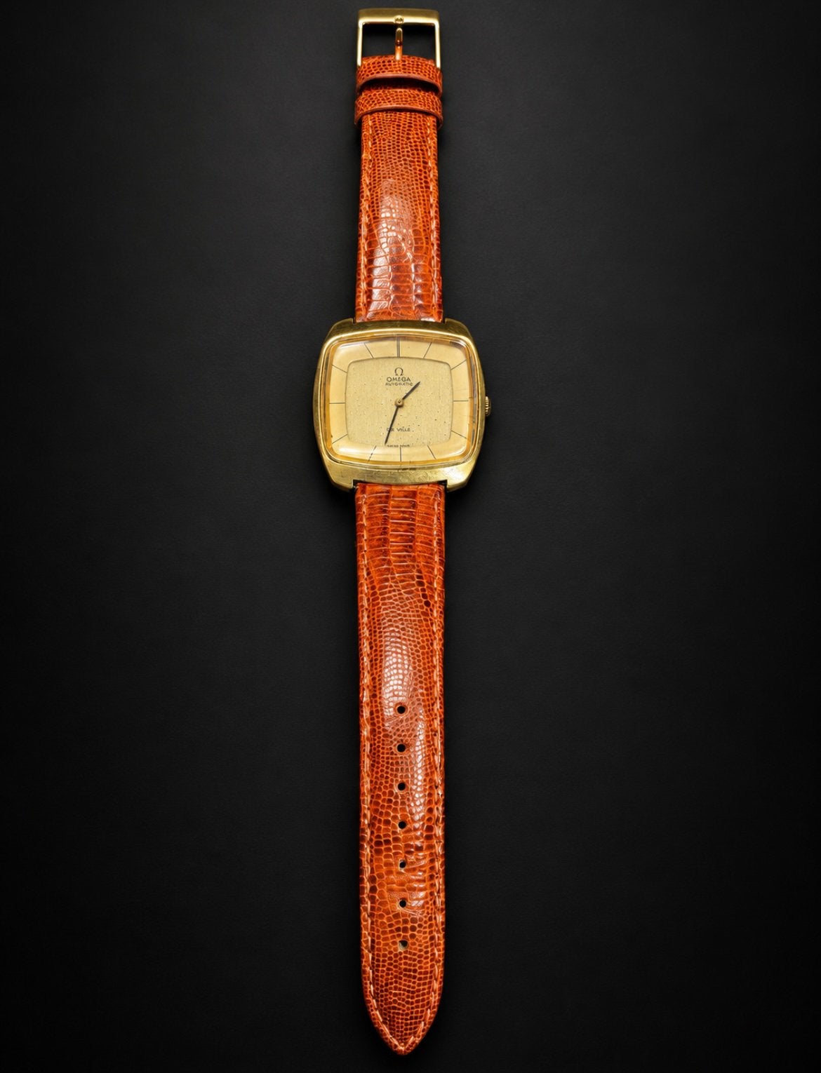 OMEGA - AUTOMATIQUE - FABRIQUÉ EN VILLE - FABRIQUÉ EN SUISSE, Montre-bracelet, Enlèvement ou Envoi, Cuir, Utilisé