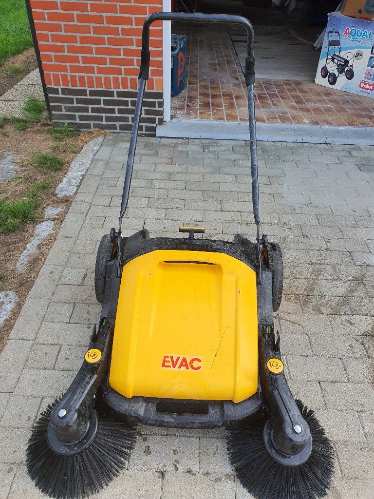 EVAC  prof.handmatig Veegmachine met 2 zijborstels Inhoud:, Doe-het-zelf en Bouw, Reinigingsmachines, Ophalen, Zo goed als nieuw