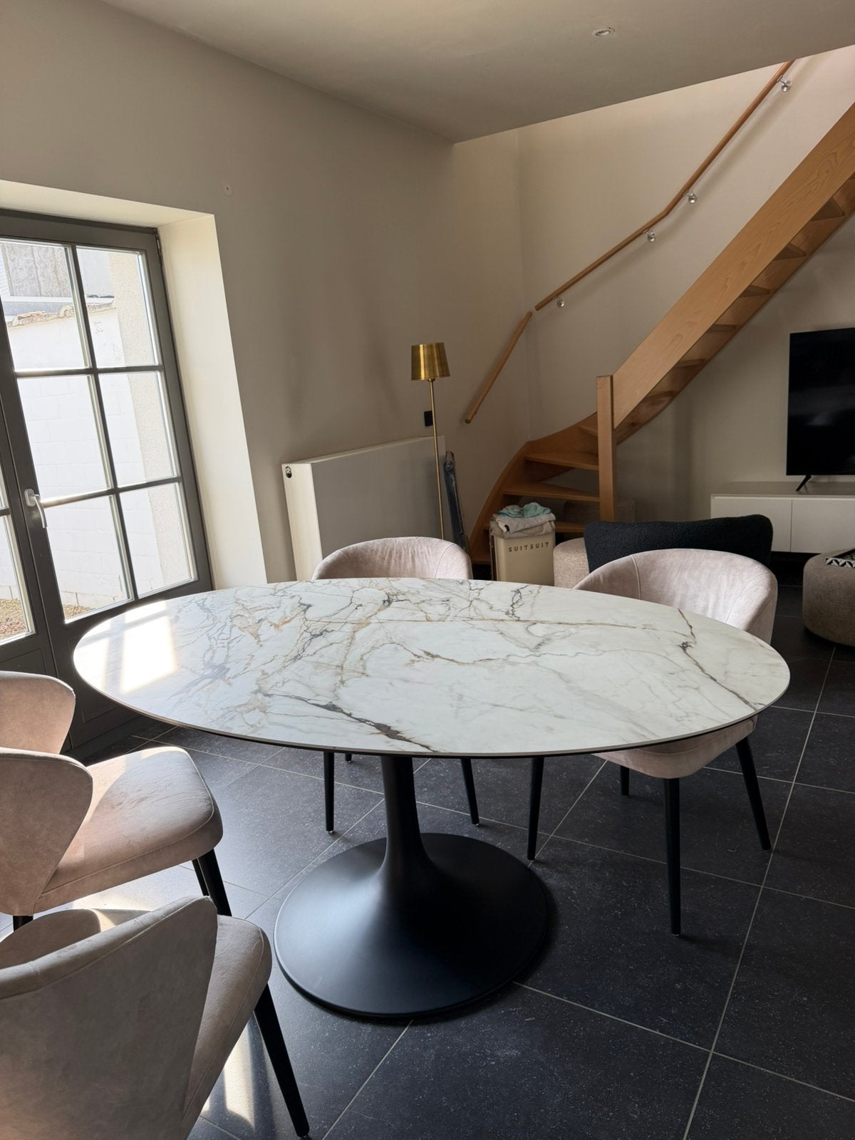 Tulipo tafel ovaal, Huis en Inrichting, Tafels | Eettafels, Ophalen, Zo goed als nieuw, Ovaal