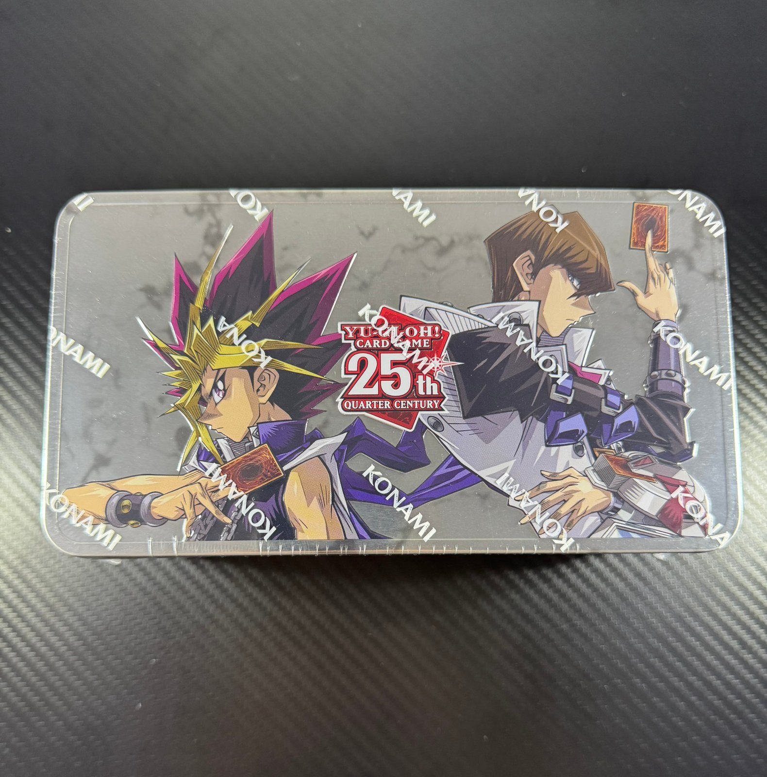 Yu-Gi-Oh! 25th Anniversary Tin: Dueling Mirrors | Sealed Tin, Enlèvement ou Envoi, Comme neuf, Booster box, Foil