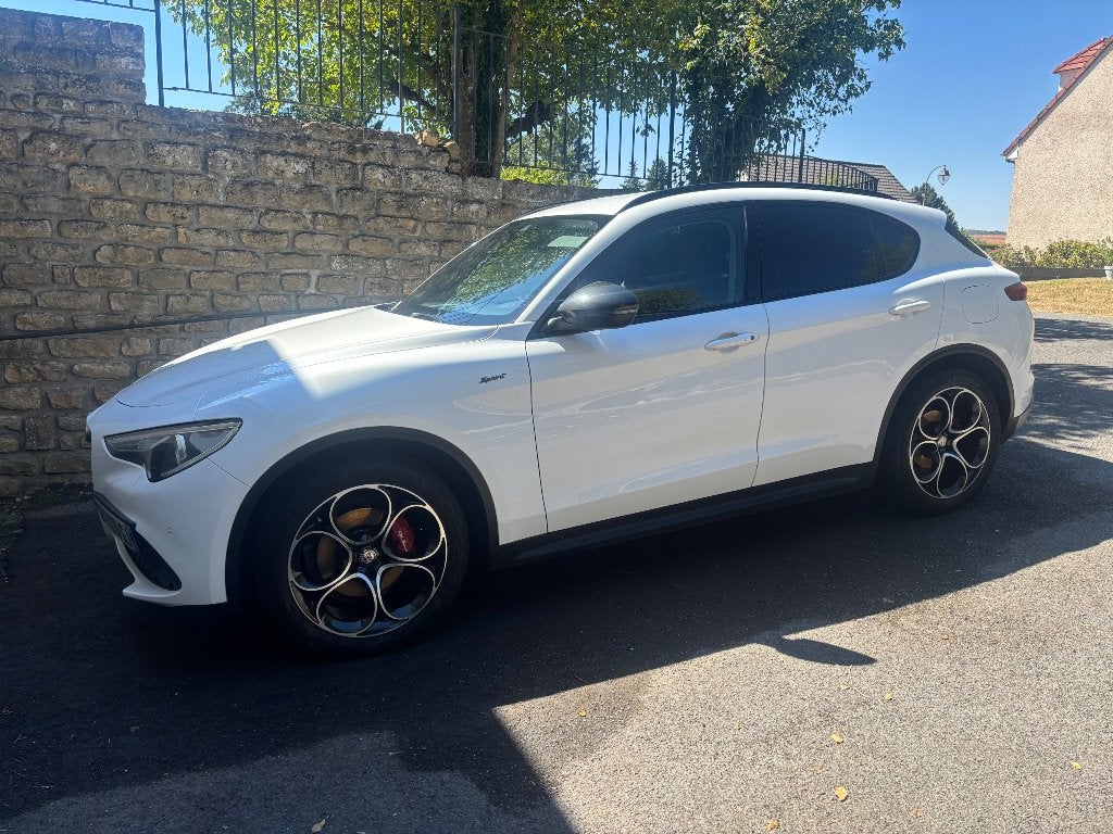 Alfa Romeo stelvio, Auto's, Automaat, Dealer onderhouden, Zwart, Wit