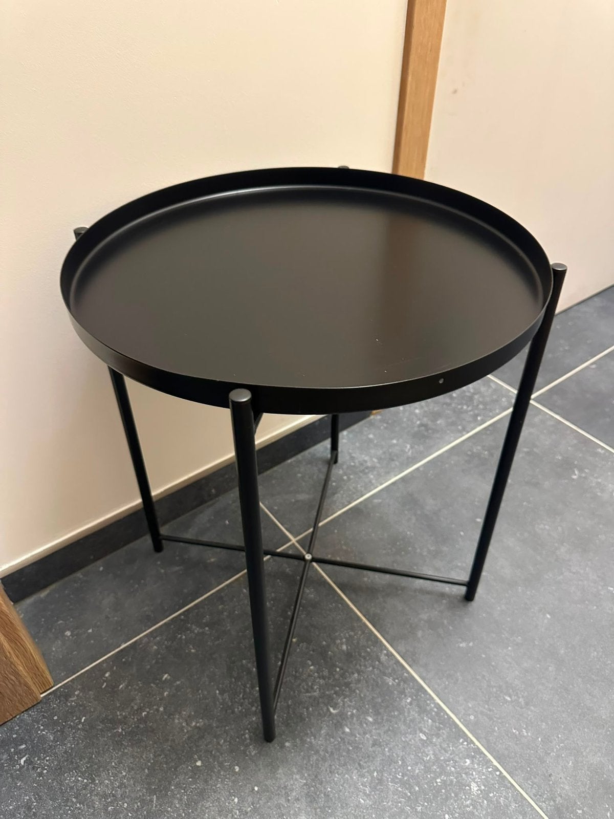 Table d’appoint ronde noire – Style industriel / moderne, Maison & Meubles, Enlèvement, Comme neuf