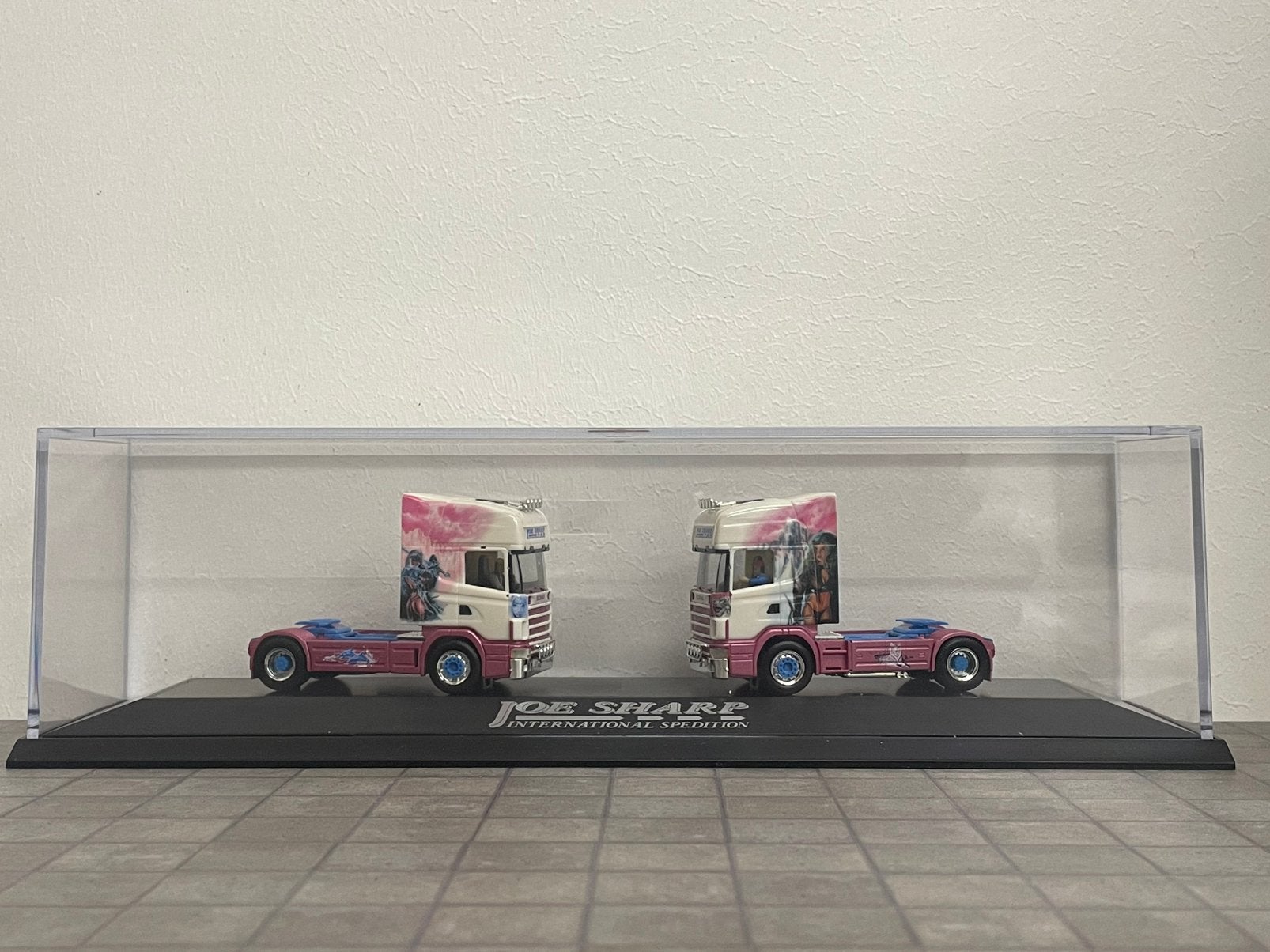 Herpa Scania JOE SHARP 2x trekker PC-box 1:87, Ophalen, Zo goed als nieuw, Bus of Vrachtwagen, Herpa