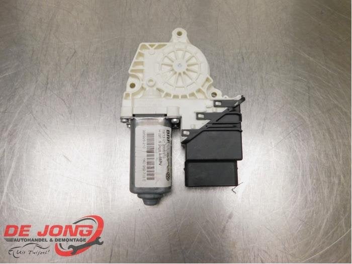 Moteur de vitre portière d'un Volkswagen Touran, Autos : Pièces & Accessoires, Volkswagen, -, 3 mois de garantie, Utilisé