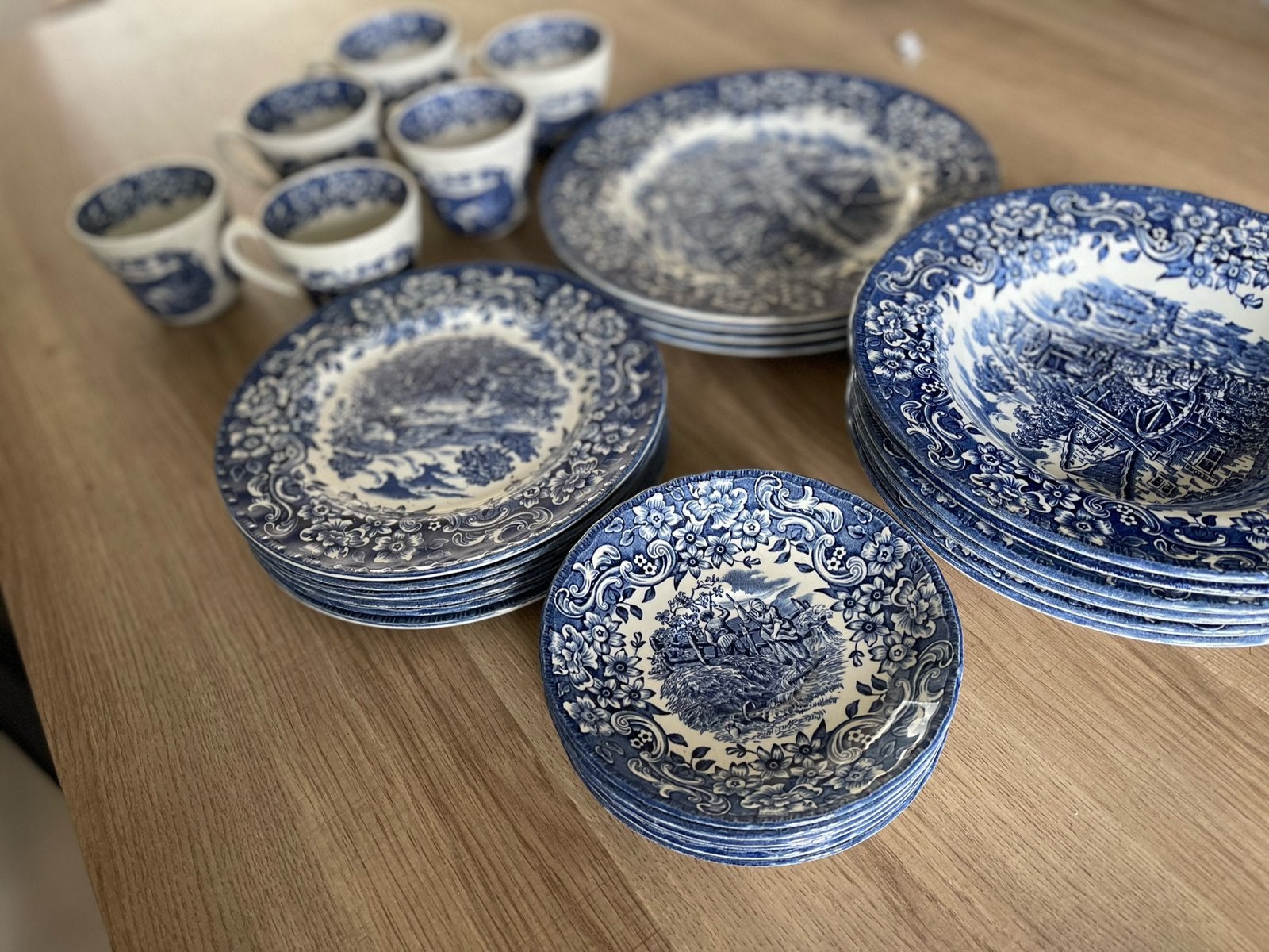 Service de vaisselle ancien Royal Tudor Ware, Enlèvement