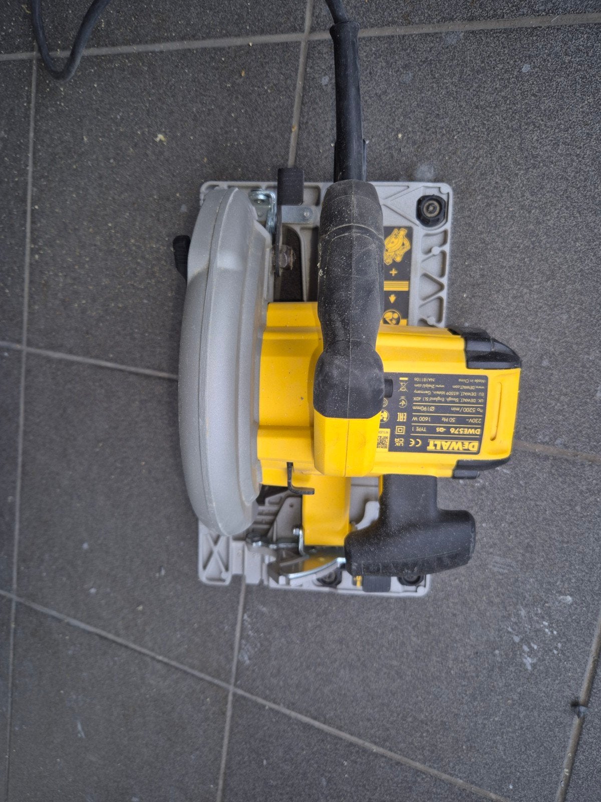 Dewalt cirkelzaag, Ophalen