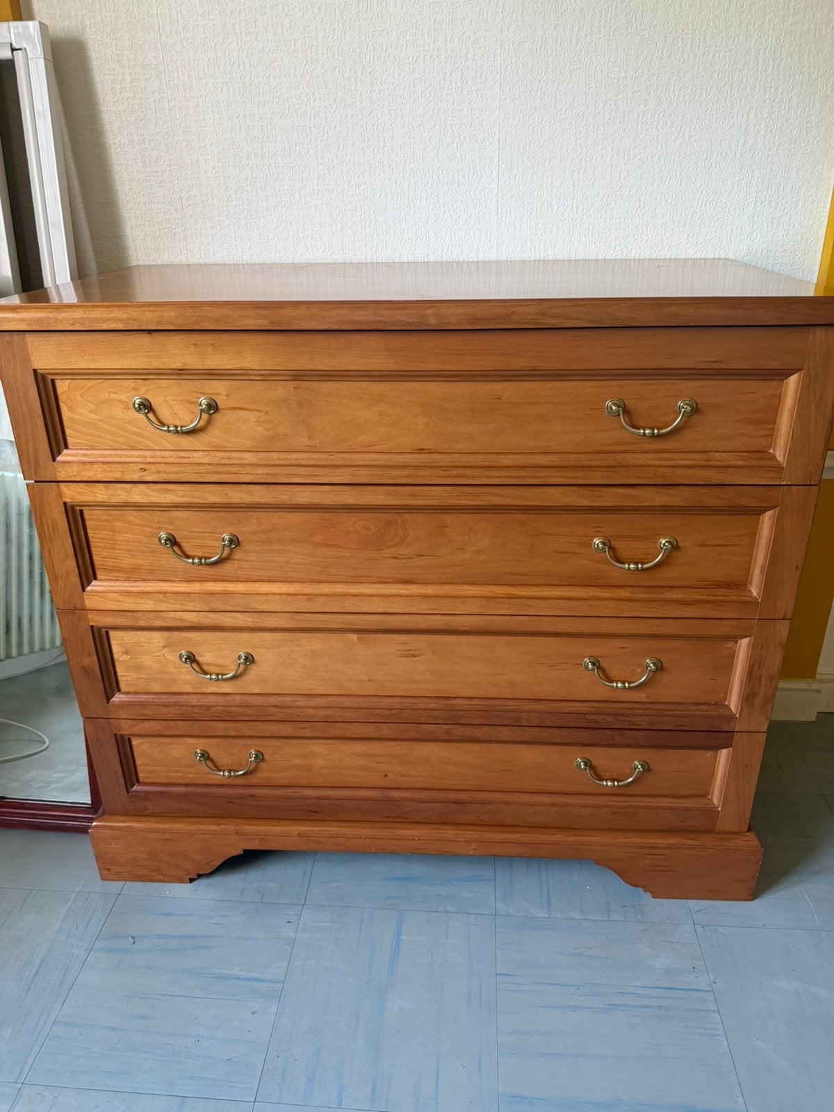 Commode à 4 tiroirs en merisier, 3 ou 4 tiroirs, 25 à 50 cm, 100 à 150 cm, Enlèvement