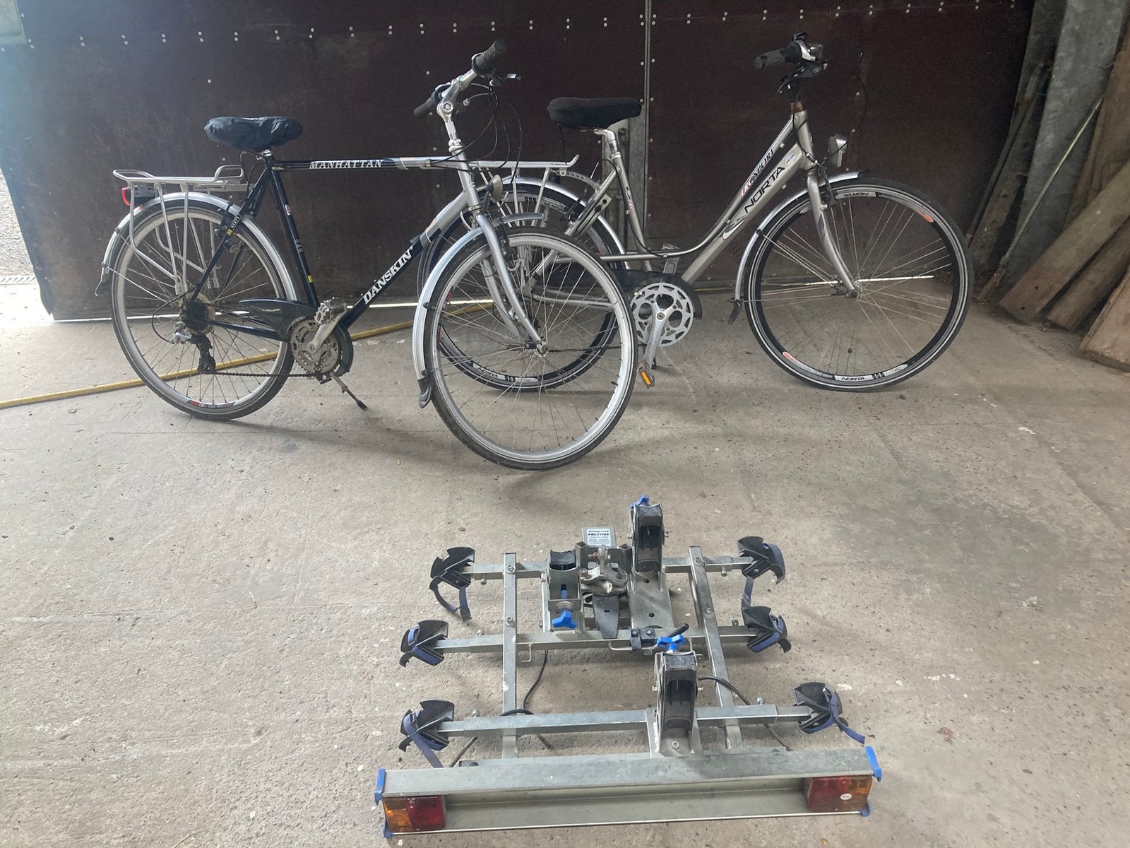 Fietsen en fietsenrek voor 3 fietsen, Ophalen, Gebruikt