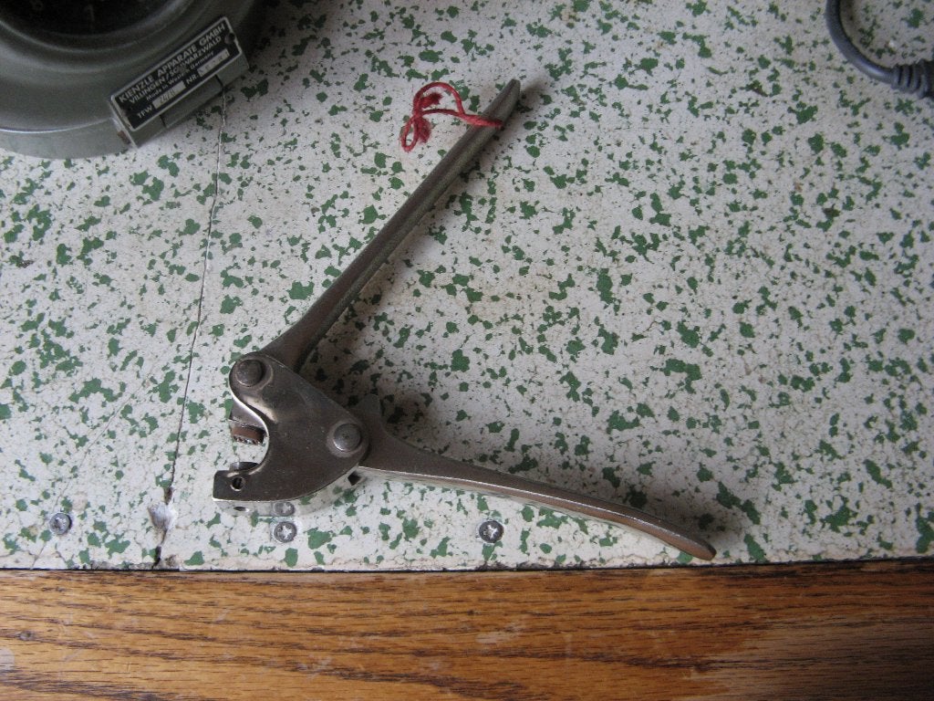 ancienne pince à sceller marque MNC, Enlèvement ou Envoi