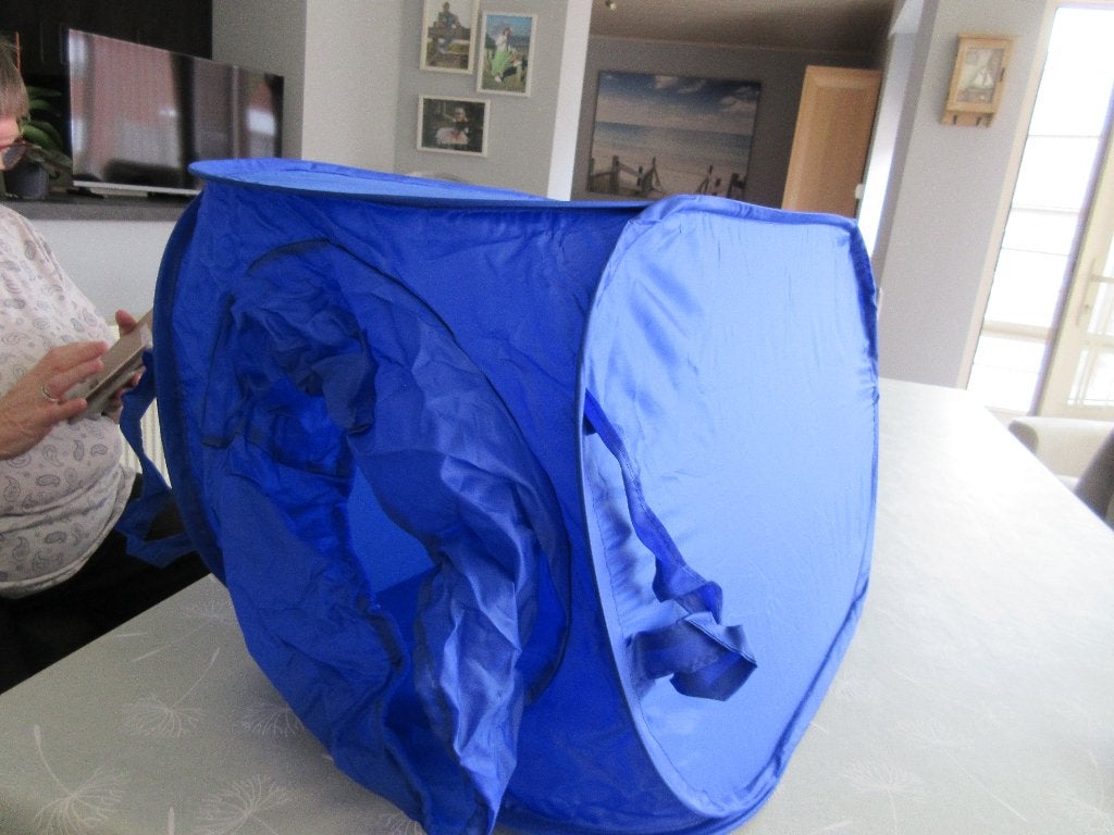 waszak voor op de camping samenplooiend, Ophalen, Nieuw
