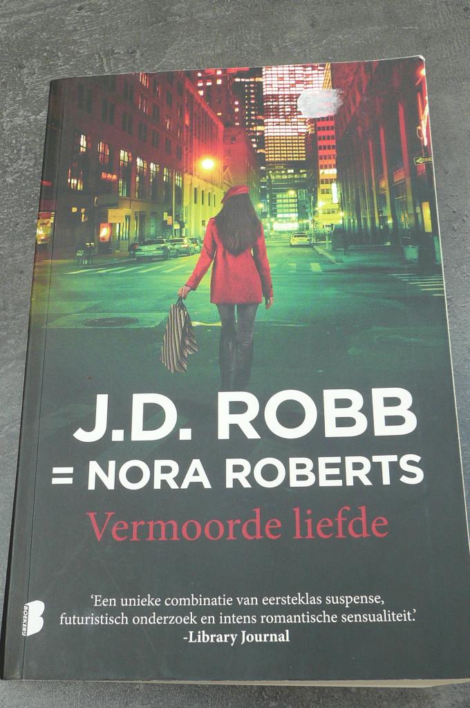 J.D. Robb : Vermoorde liefde, Ophalen of Verzenden, Zo goed als nieuw, J.D. Robb