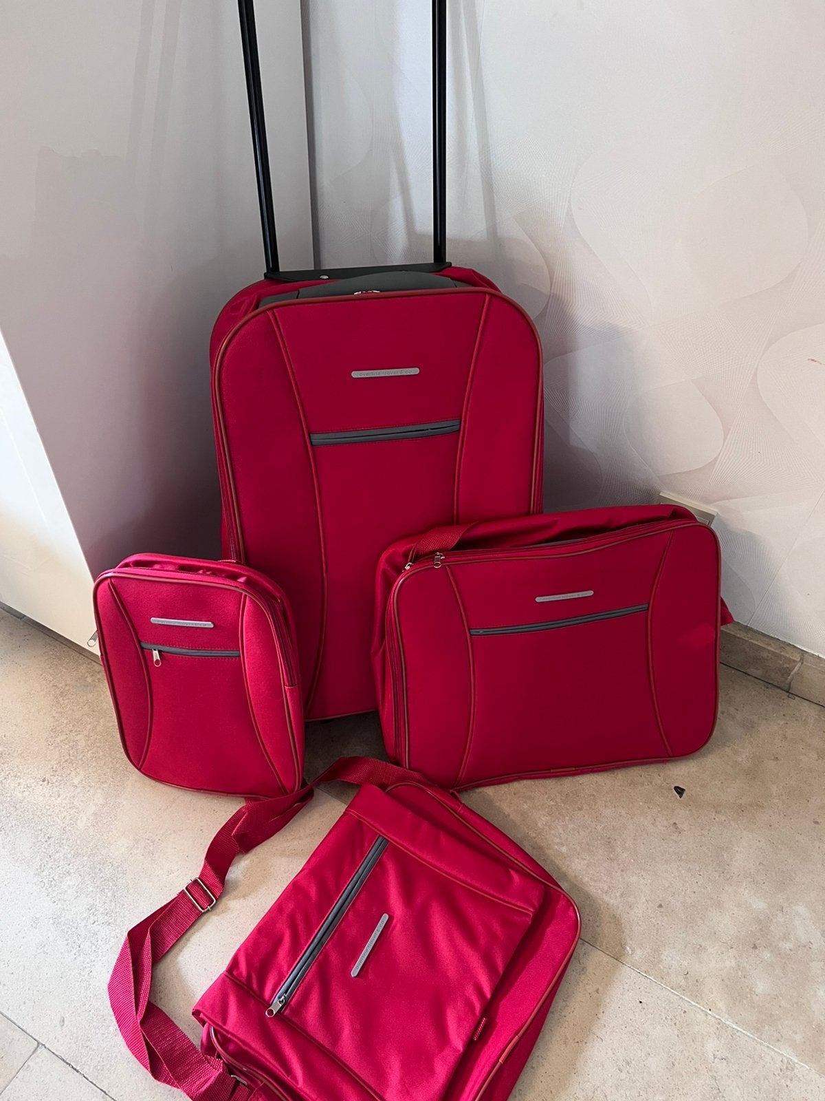 Koffersetje rood, Ophalen, Zo goed als nieuw, Rood, Wieltjes