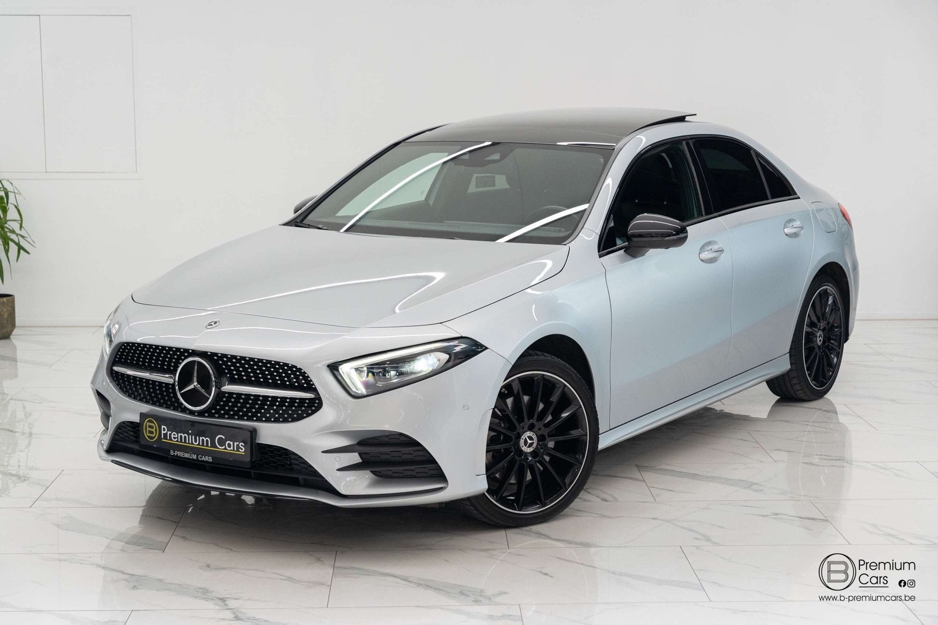 Mercedes-Benz A 250 AMG line! Sedan! 360°, Pano, Ambient li, Auto's, Automaat, Gebruikt, 4 cilinders, 5 deurs