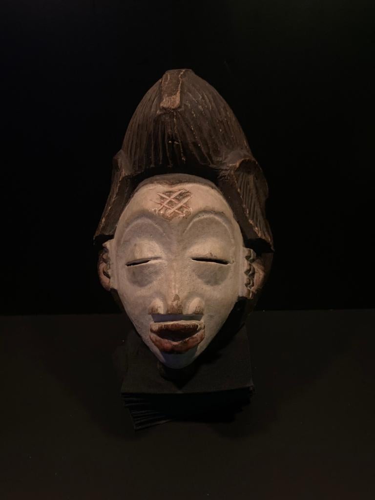 Masque Okuyi de la 2ème moitié du XIXe siècle du Gabon, Punu, Enlèvement ou Envoi