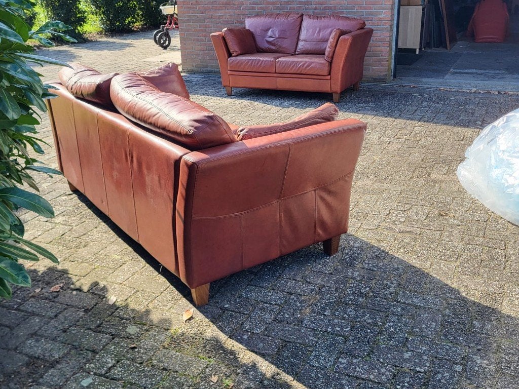 1 of 2 Bruine leren banken / bank old saddle leer cognac, Ophalen of Verzenden, Gebruikt, Leer