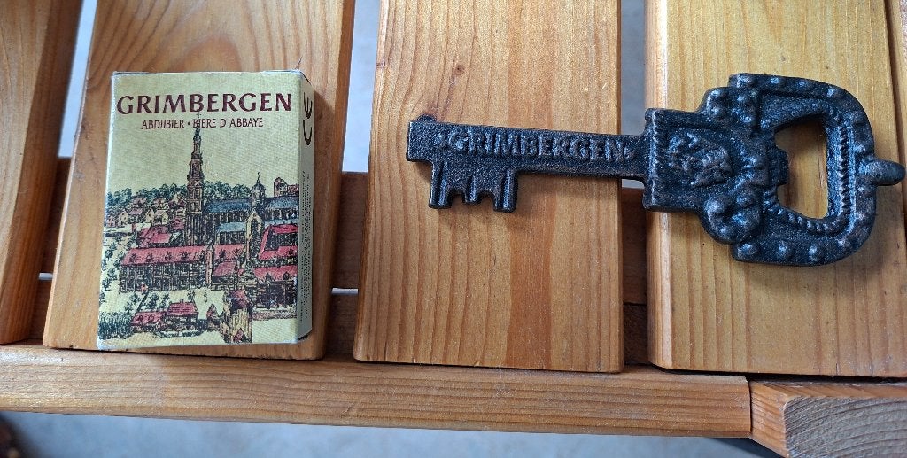 GRIMBERGEN:  grote sleutel  (flesopener)en mini-speelkaarten, Verzamelen, Ophalen, Zo goed als nieuw, Flesopener, Overige merken