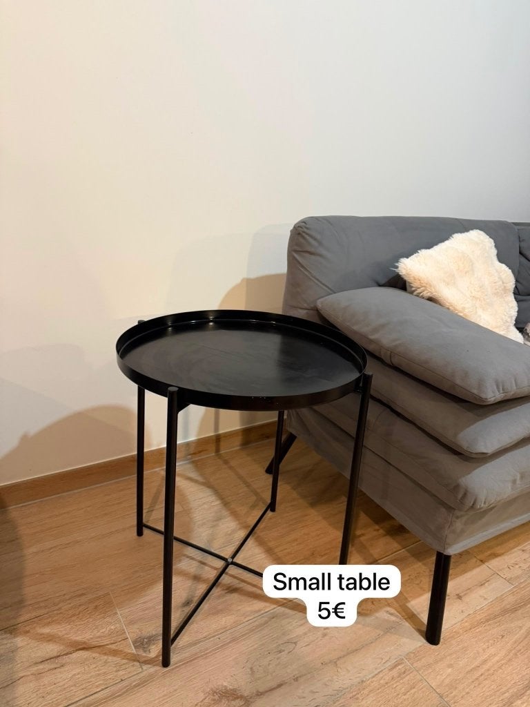 Black Round Side Table – Excellent Condition – €5, Maison & Meubles, Moins de 55 cm, Enlèvement, Métal ou Aluminium, Ovale