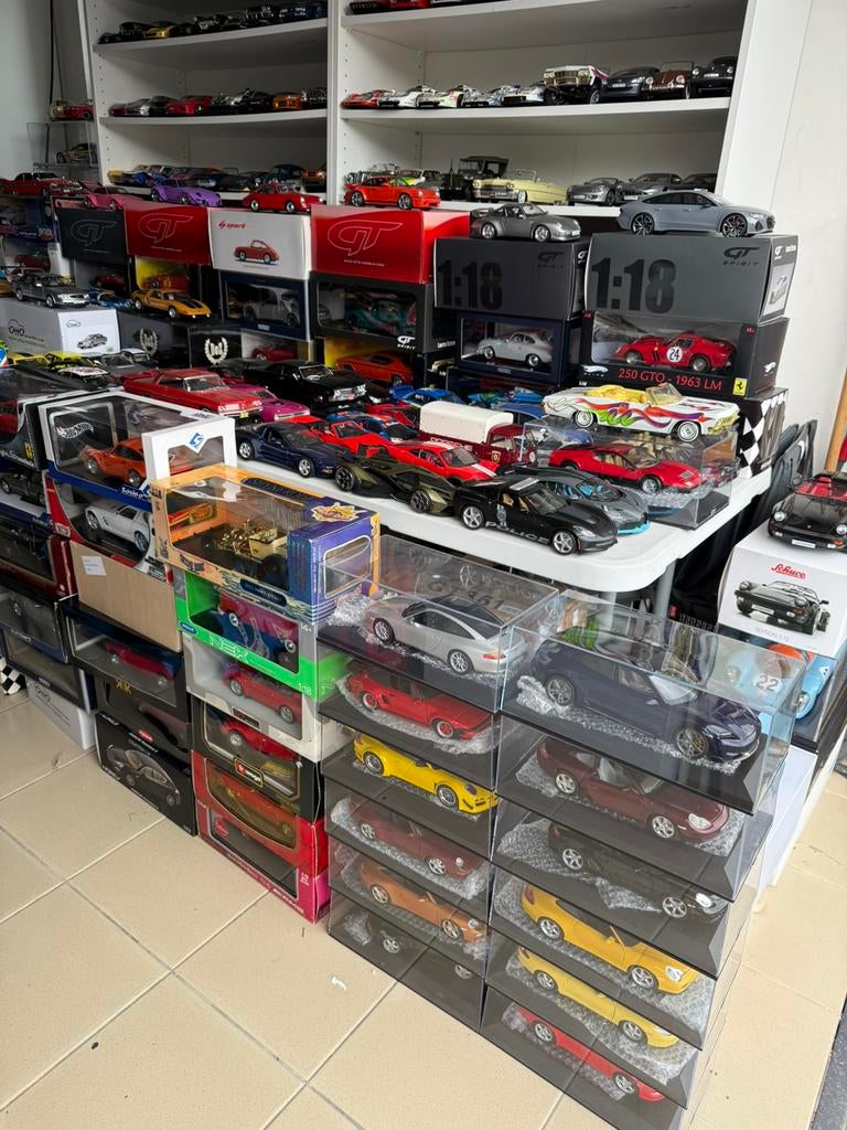 1:18 Miniatuur verzamelwagen van Modelauto, Hobby en Vrije tijd, Modelauto's | 1:18, Ophalen of Verzenden, Zo goed als nieuw, Auto
