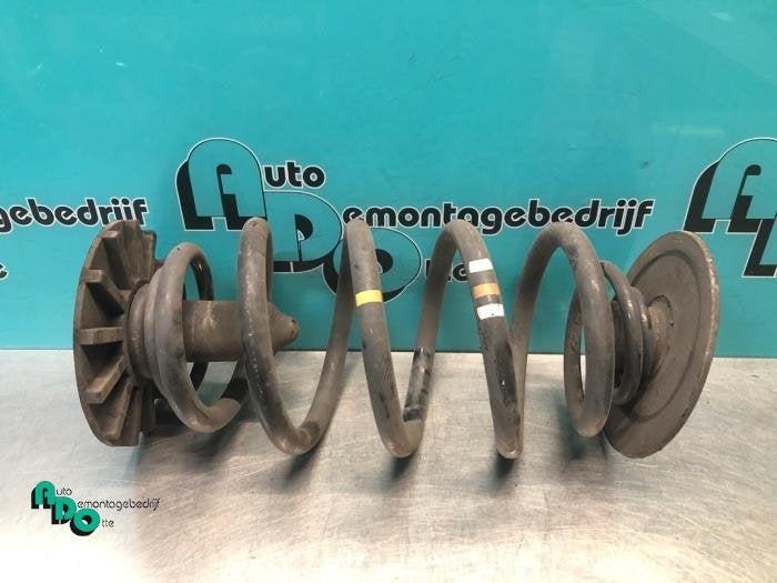 Schroefveer achter van een Mercedes Citan (Citan 12-), Gebruikt, -, Ophalen of Verzenden, -