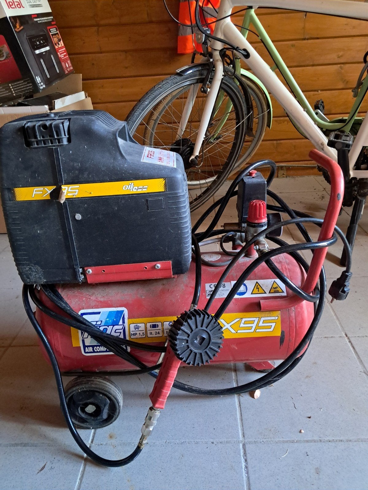FIAC F205 luchtcompressor met 24 liter tank.Olievrij, Doe-het-zelf en Bouw, Ophalen, Gebruikt, 6 tot 10 bar, 200 tot 400 liter/min