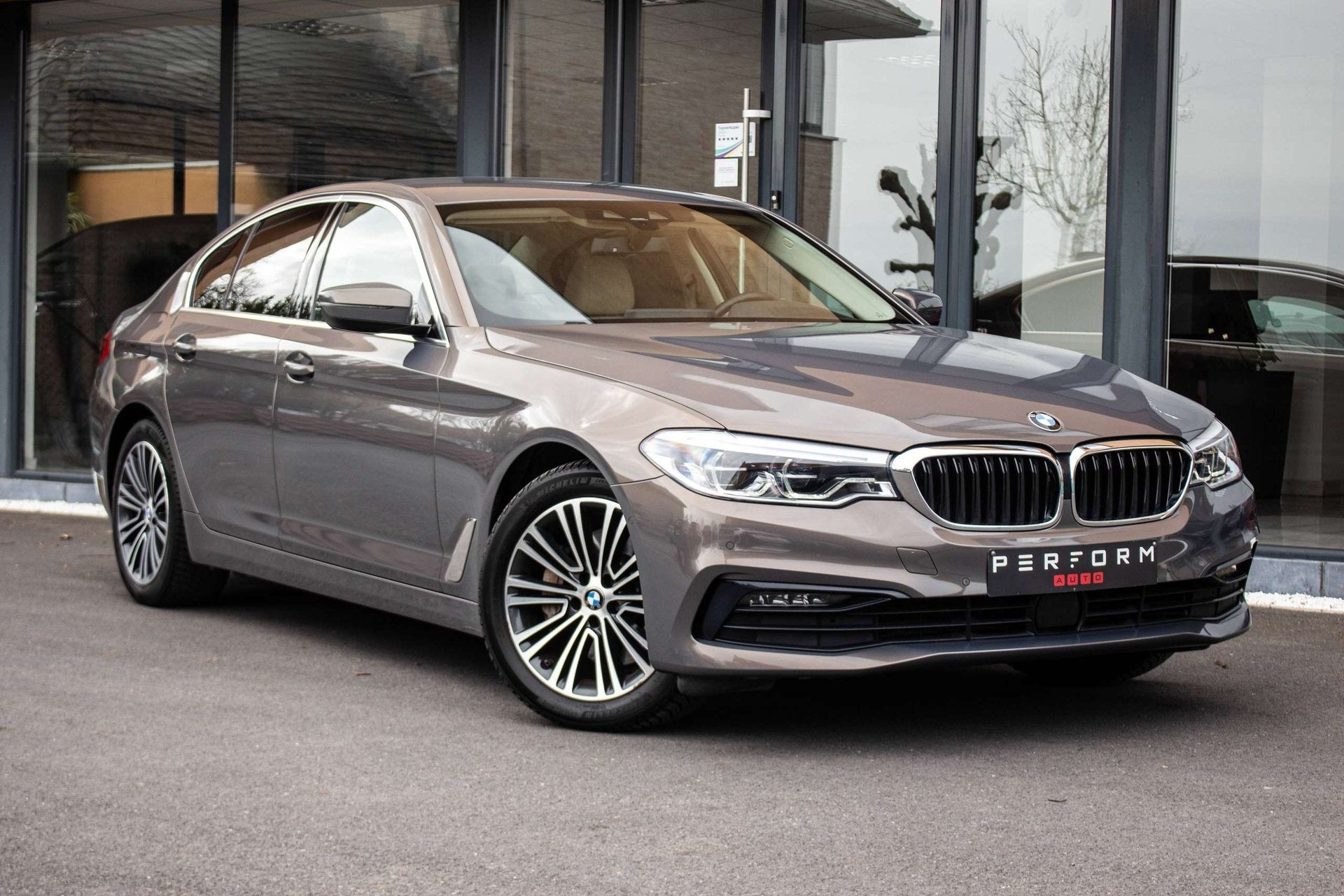 BMW 530 e*SPORTLINE *SOFT CLOSE*HEAD UP*ACC* + 1J GARANTIE, Autos, Entreprise, Automatique, 1998 cm³, Brun