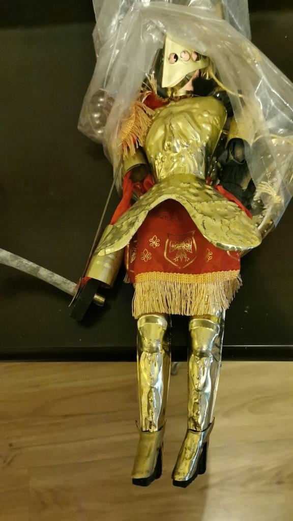 Type : Marionnette articulée représentant un chevalier en ar, Collections