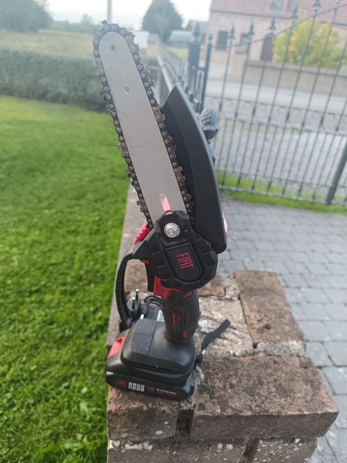 mini tronçonneuse a batterie, Jardin & Terrasse, Enlèvement ou Envoi, Comme neuf