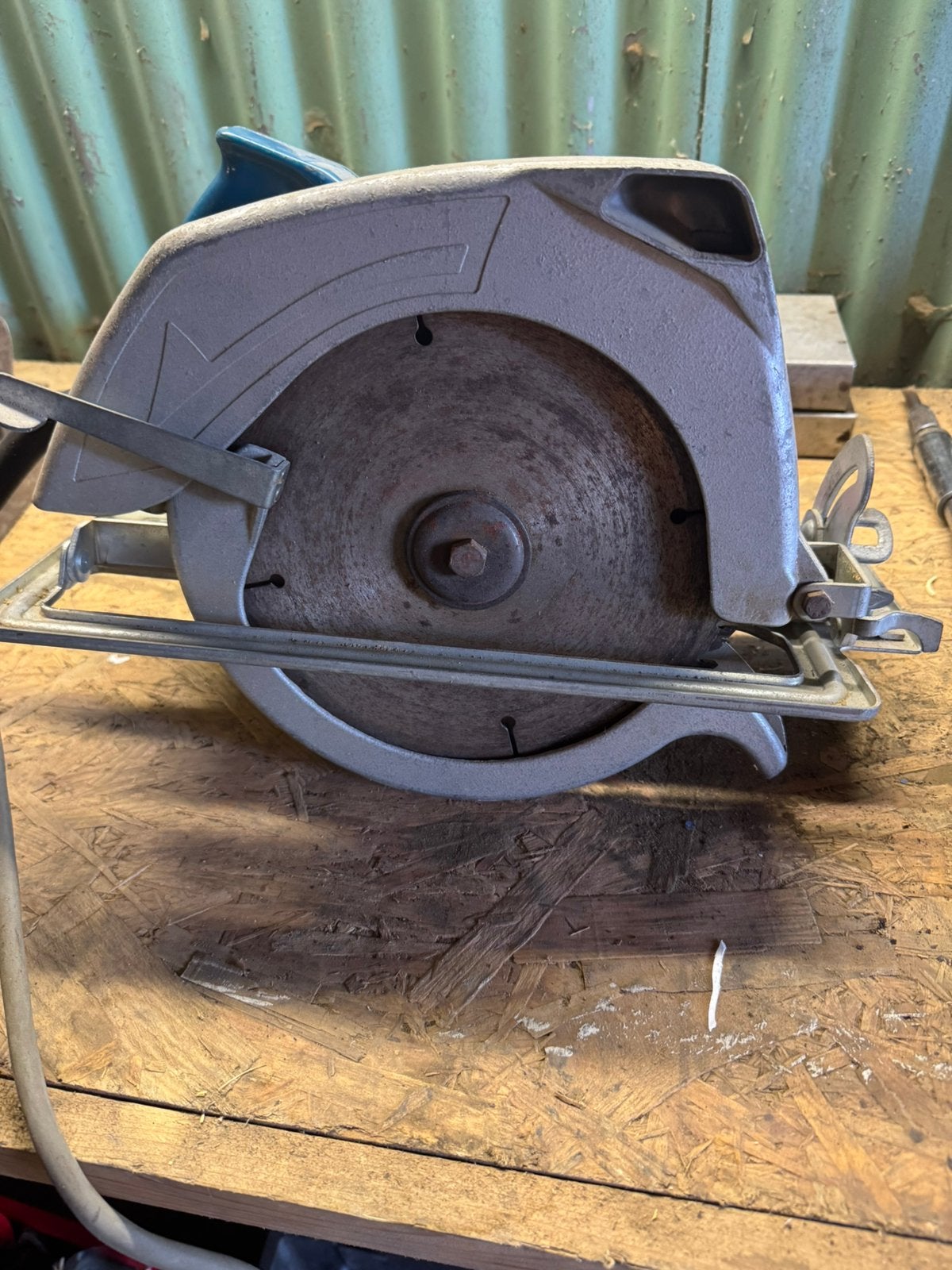 Cirkelzaag black&decker, Ophalen, Zo goed als nieuw, Afkortzaag