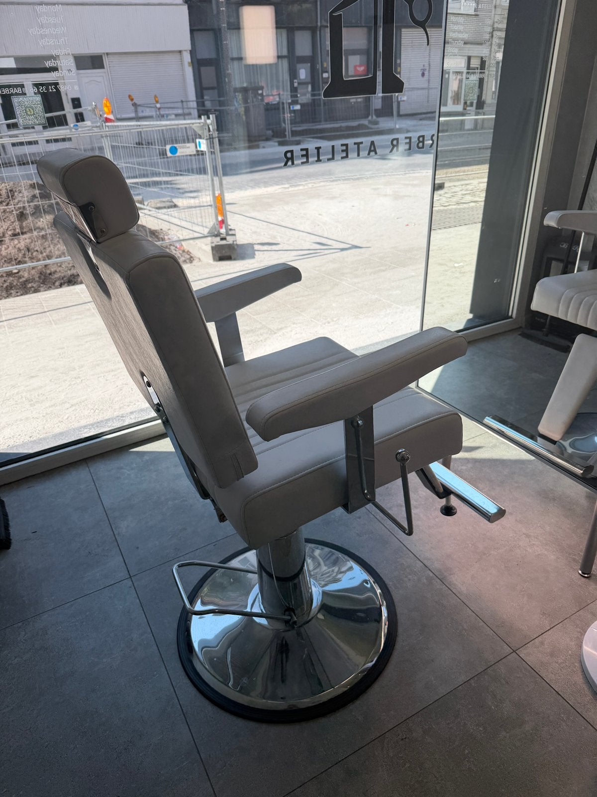 2 BARBER/KAPPER STOELEN TE KOOP, Ophalen, Zo goed als nieuw
