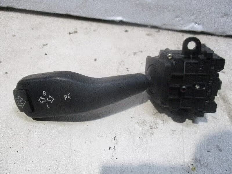 KNIPPERLICHTSCHAKELAAR 5 serie Touring (E39) (8-363-668-k), Gebruikt, Ophalen of Verzenden, Petuelring 130 80809 München, DE, BMW