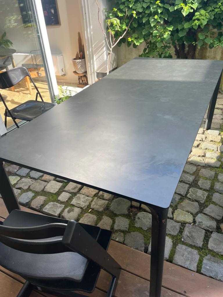 Tuintafel met gekleurd glazen blad, Ophalen, Zo goed als nieuw