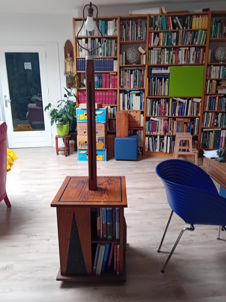 Art Deco / Amsterdamse School boekenmolen met lampvoet, Antiek en Kunst, Ophalen
