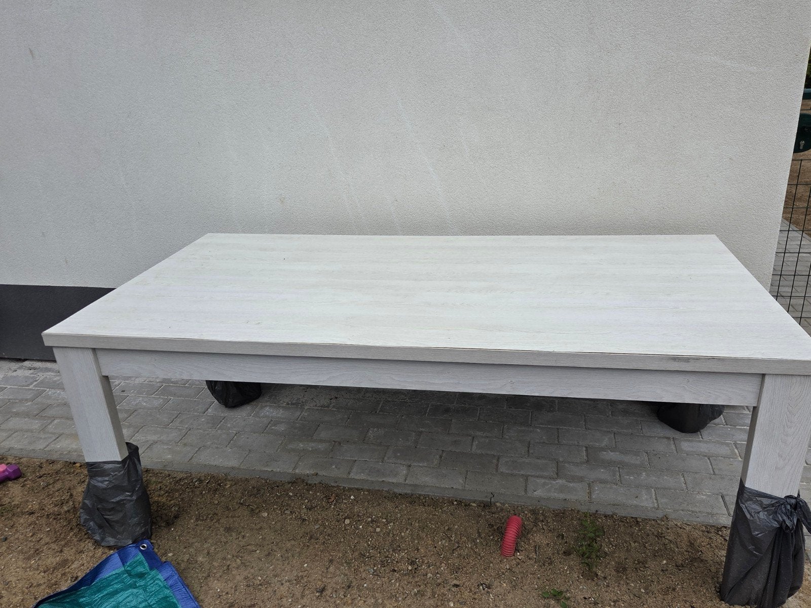 Table a manger en bois massif ( tres lourd ) super solide, Enlèvement