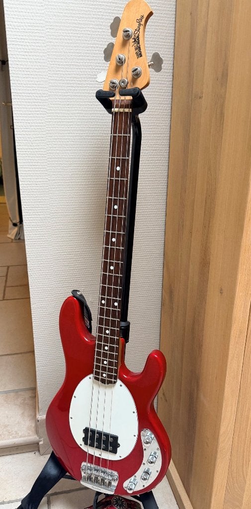 MusicMan Stingray 4H3EQ 2006, Muziek en Instrumenten, Snaarinstrumenten | Gitaren | Bas, Ophalen, Gebruikt, Elektrisch