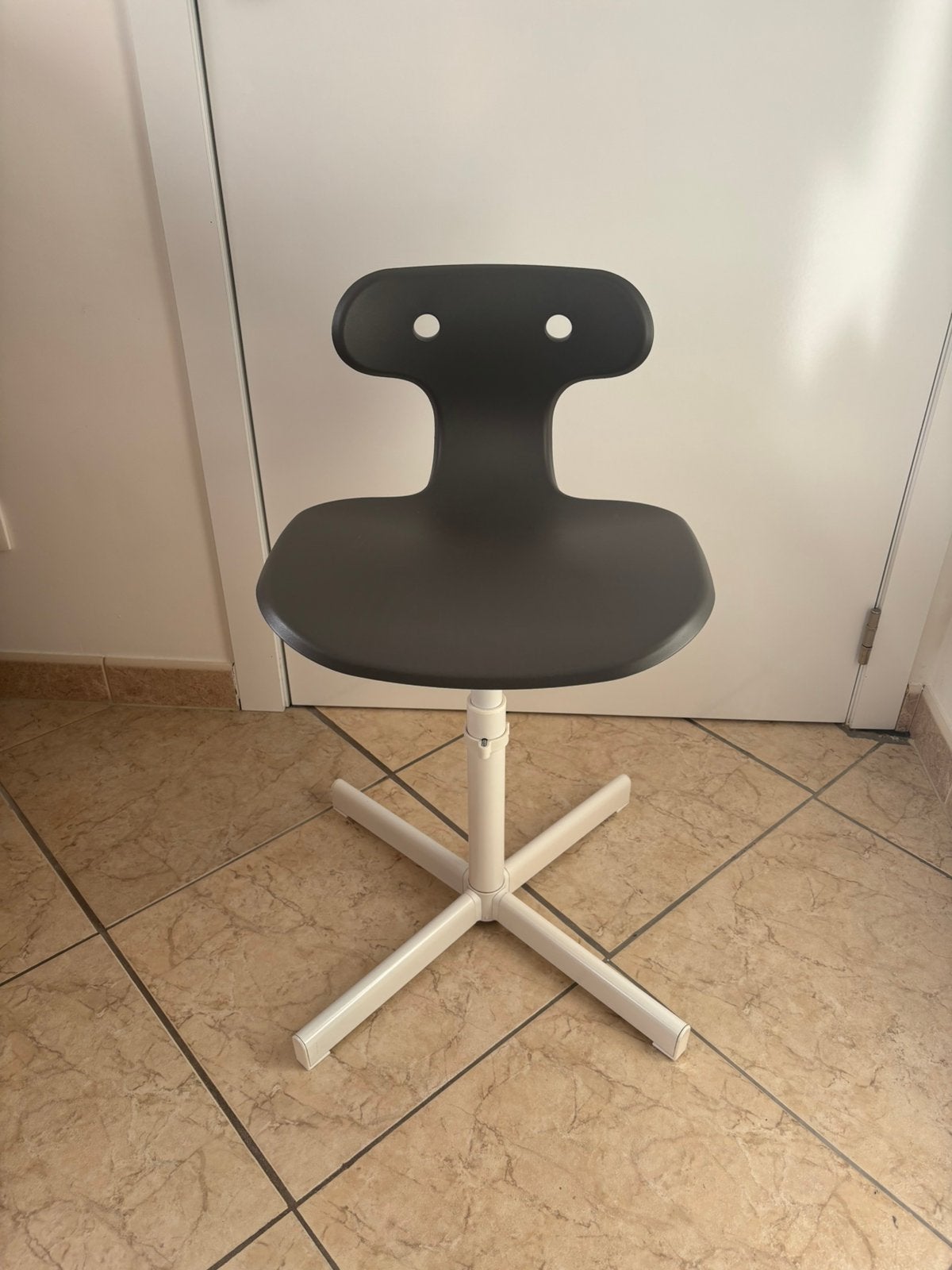 2 Ikea bureaustoelen antraciet, Ophalen, Zo goed als nieuw