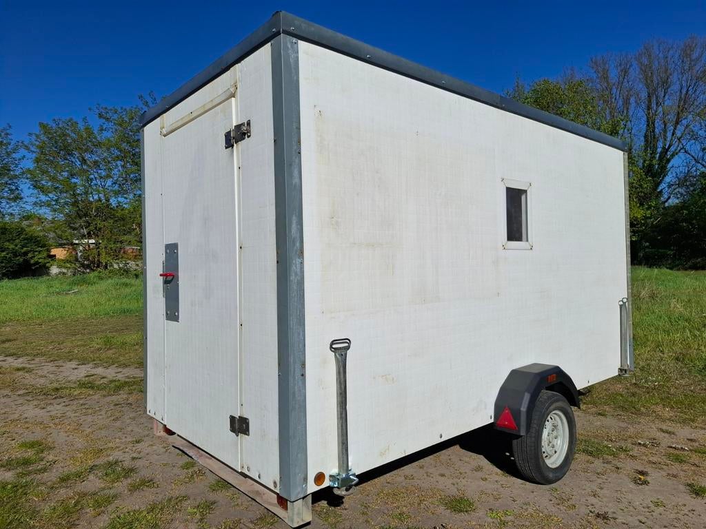 Gesloten aanhangwagen, Ophalen