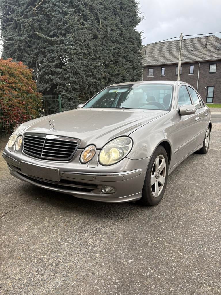 Mercedes E220 voor export, Auto's, 4 deurs, Beige, Leder, Particulier