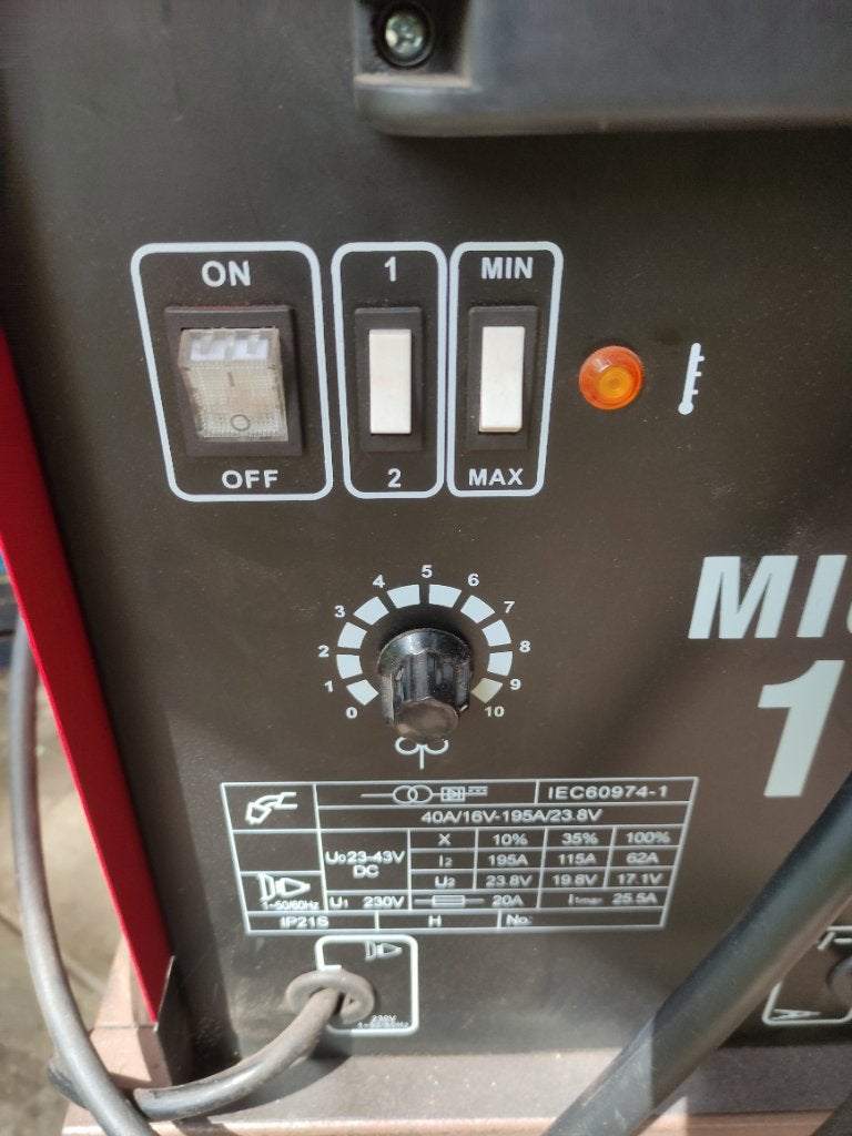 Halfautomaat laspost, Doe-het-zelf en Bouw, Gereedschap | Lasapparaten, Ophalen, Zo goed als nieuw, 150 tot 250 ampère, CO2