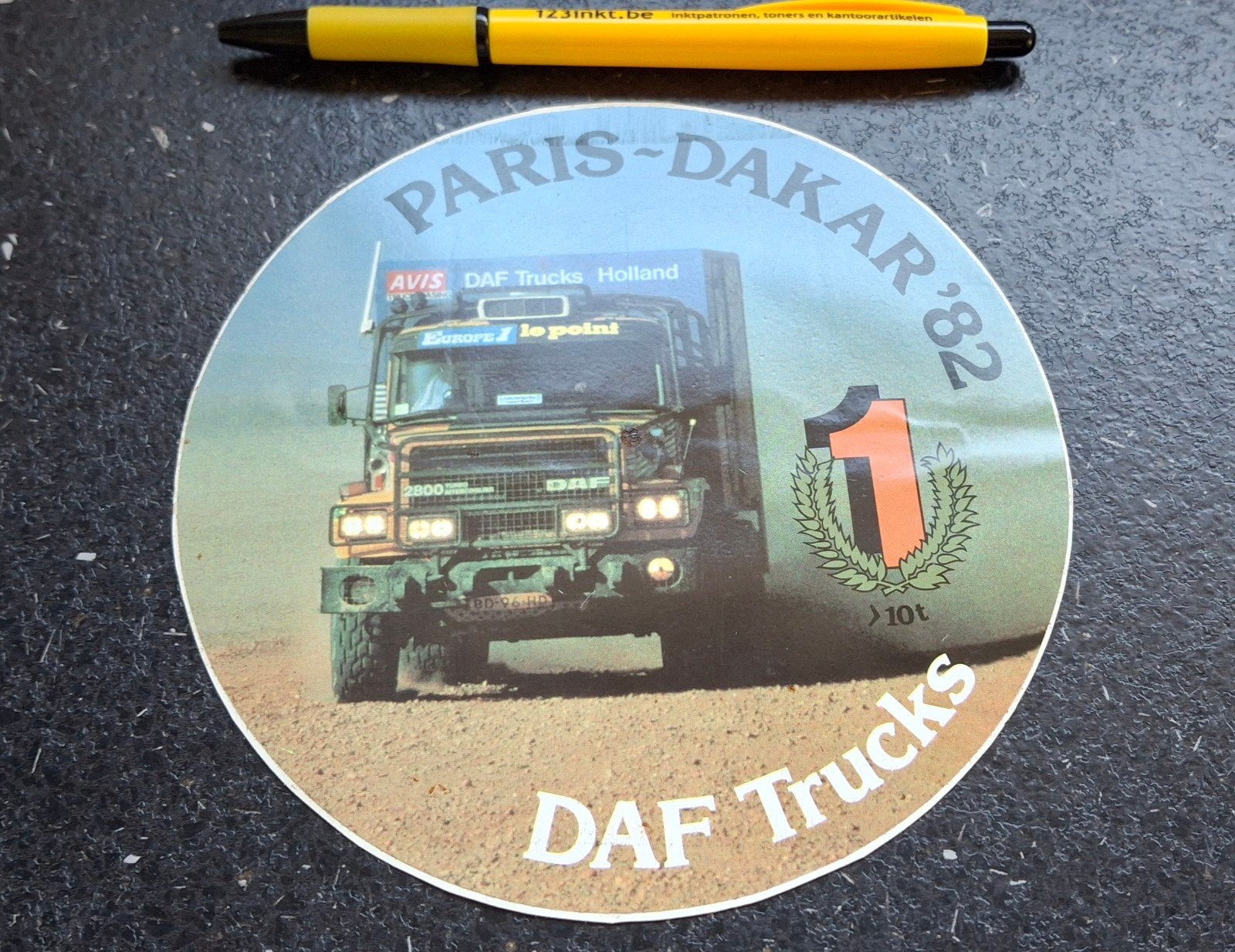 Vintage sticker DAF trucks Parijs Dakar 1982, Ophalen of Verzenden, Zo goed als nieuw, Auto of Motor