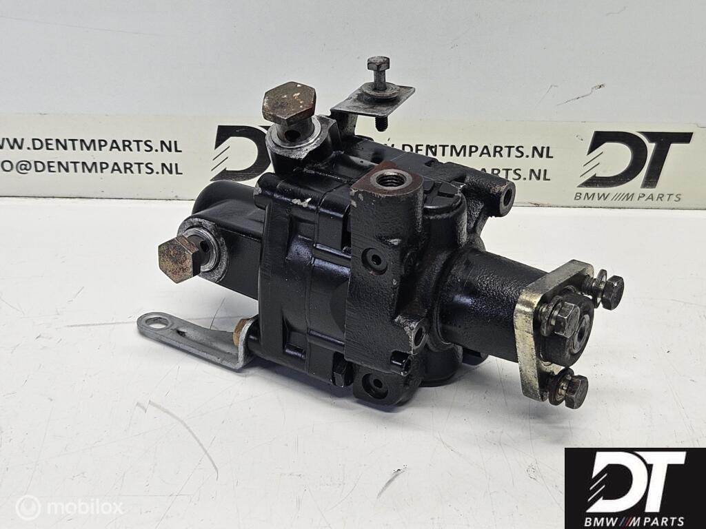 Stuurpomp BMW 7-serie E32 750i M70 V12 32411132726, Enlèvement ou Envoi, Utilisé, BMW, BMW