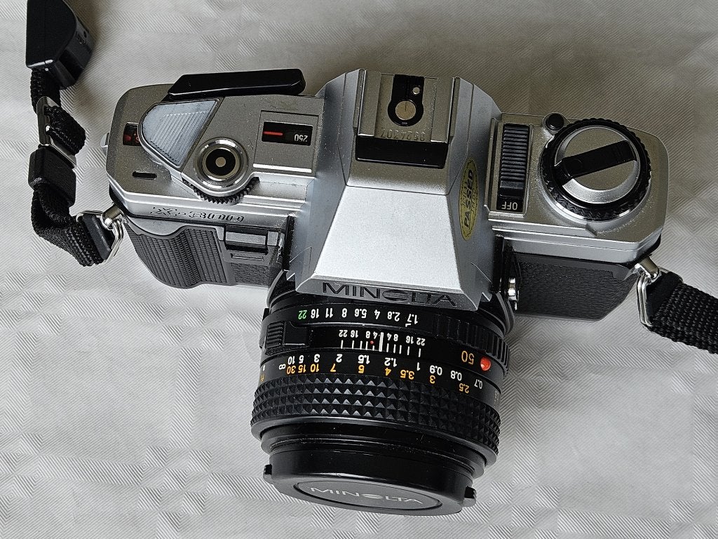 Minolta X300 (avec 50mm f1.7 et 200mm f4), TV, Hi-fi & Vidéo, Appareils photo analogiques, Enlèvement ou Envoi, Utilisé, Minolta