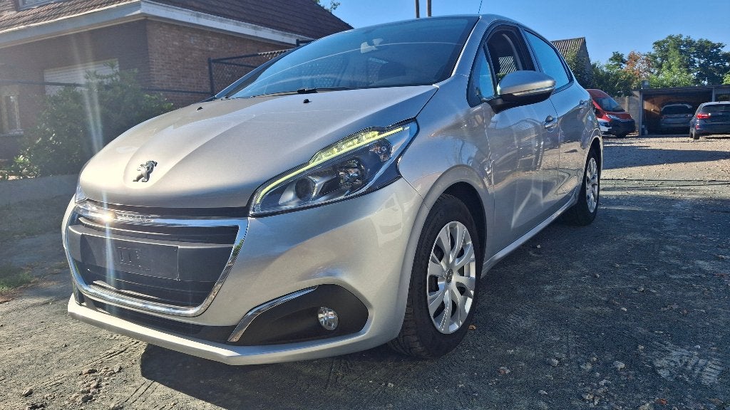 Peugeot 208 automaat benzine met 66000 km van 2017, Auto's, Peugeot, Stof, 5 deurs, 3 cilinders, 1200 cc
