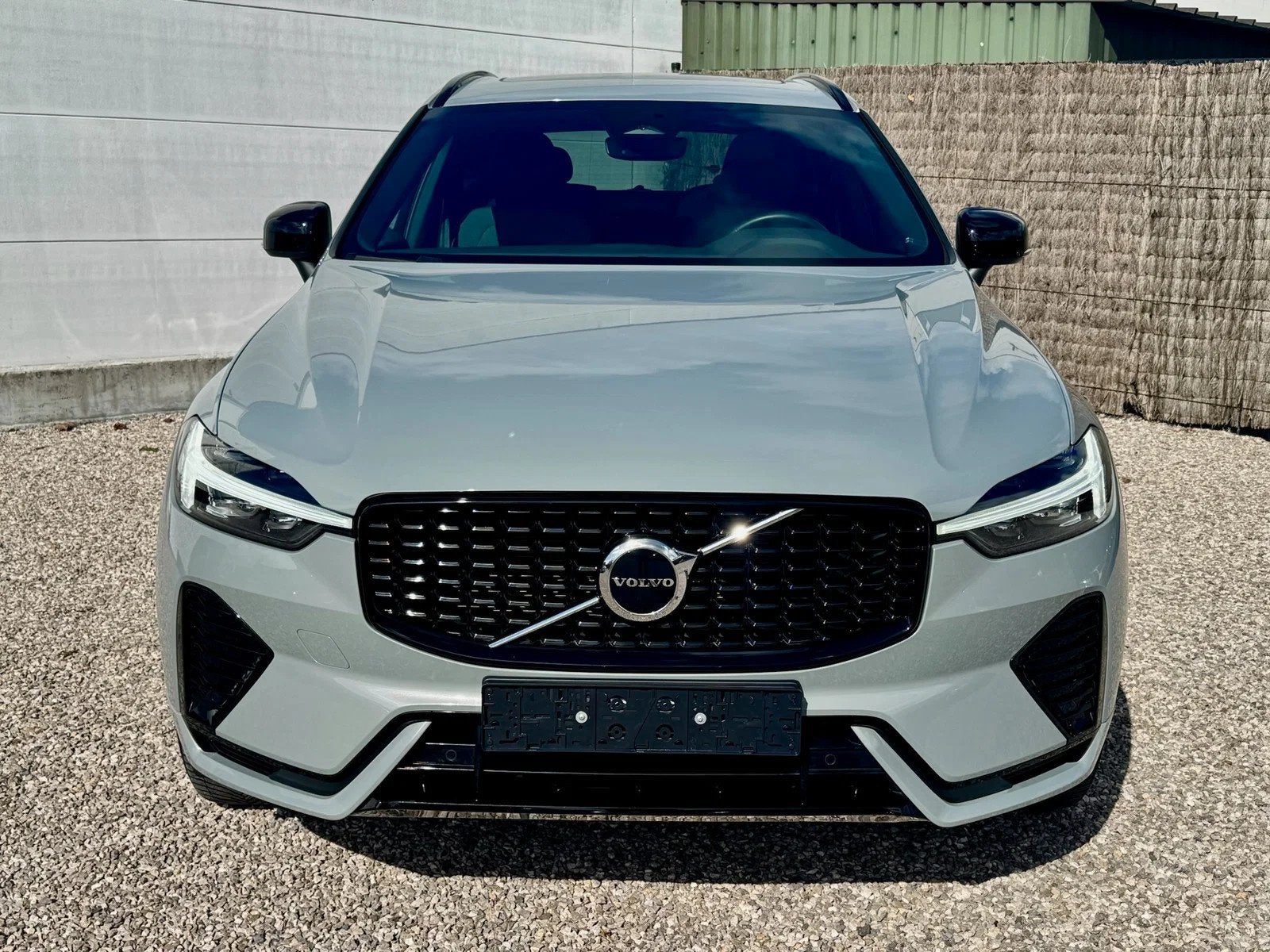 Volvo XC60 Volvo XC60 2.0 B4 Mild-Hybrid Plus Dark 2WD, Argent ou Gris, Entreprise, Carnet d'entretien, Noir