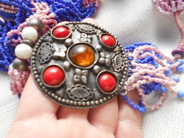 grand collier indien avec magnifique pendentif, Neuf, Enlèvement ou Envoi, Avec pendentif, Synthétique