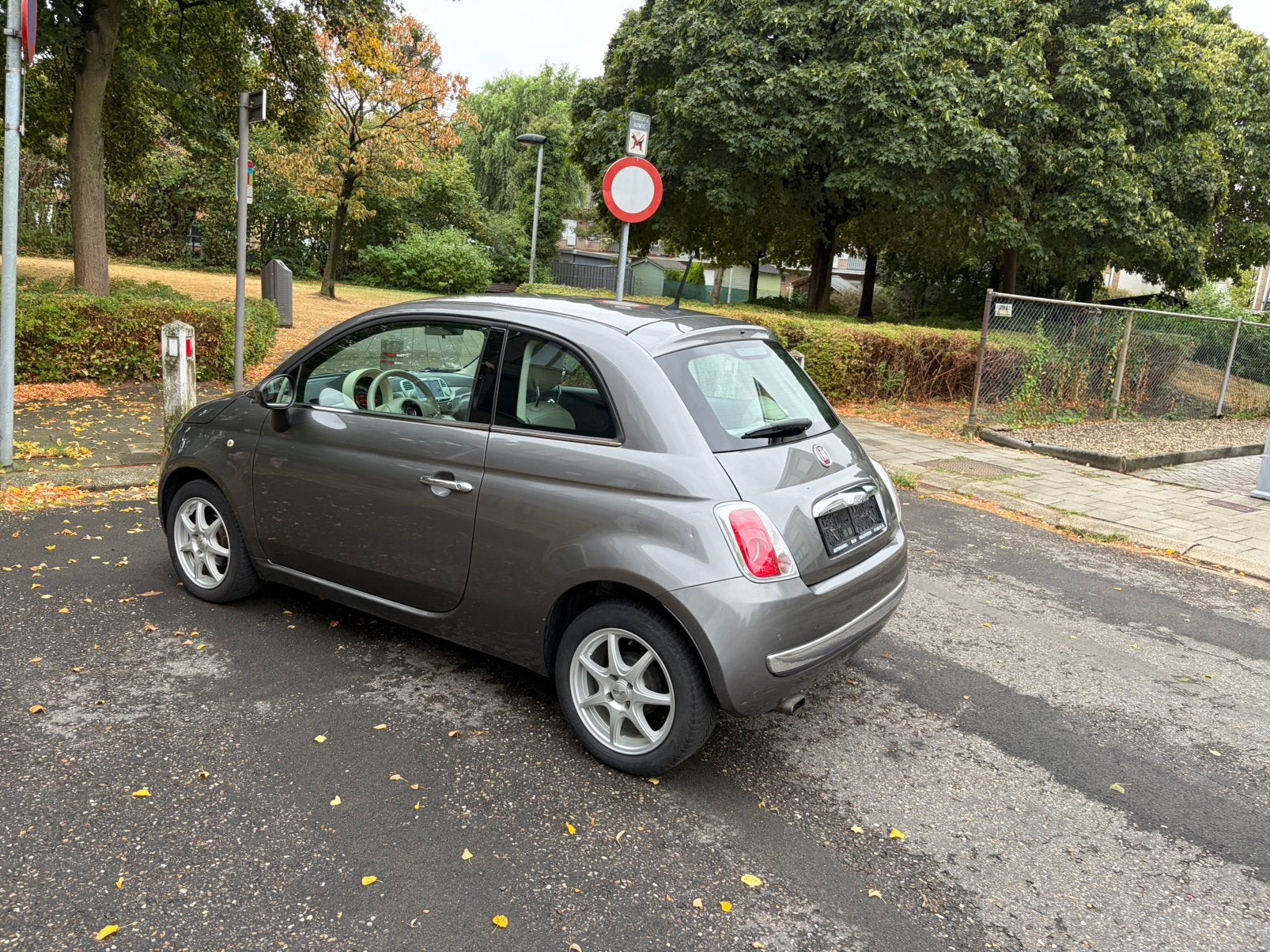 Fiat 500 1.2 benz 83000km 2015 airco carplay garantie, Auto's, Voorwielaandrijving, 4 cilinders, Parkeersensor, Leder en Stof