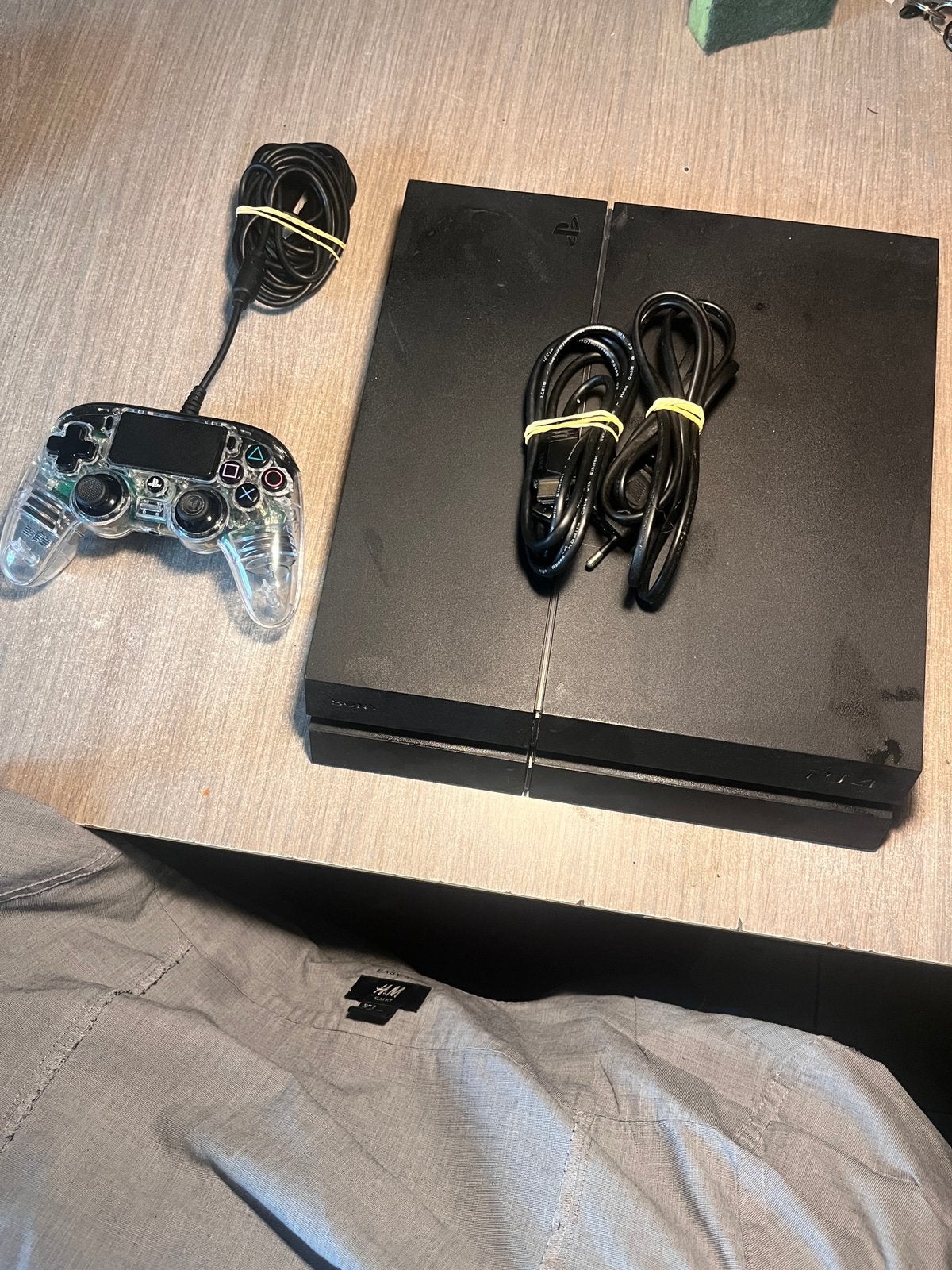 Sony PlayStation 4 (PS4) met controller en kabels, Games en Spelcomputers, Spelcomputers | Sony PlayStation 4, 500 GB, Ophalen of Verzenden
