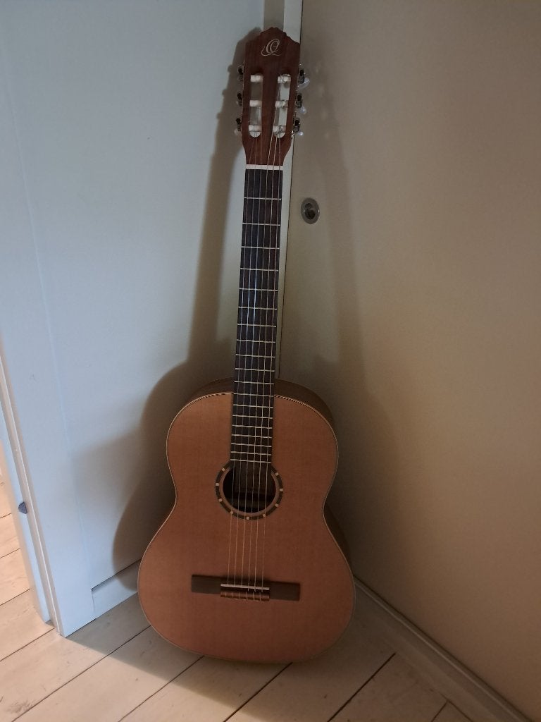 België Linkshandige gitaar Ortega(Nieuwe prijs!!!), Muziek en Instrumenten, Ophalen, Zo goed als nieuw, Klassieke of Spaanse gitaar