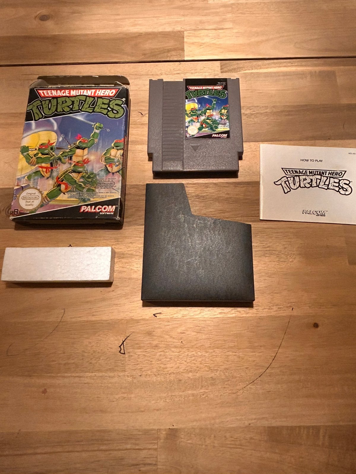 Nintendo NES game CIB - Teenage mutant hero turtles, Games en Spelcomputers, Games | Nintendo NES, Ophalen of Verzenden, Zo goed als nieuw