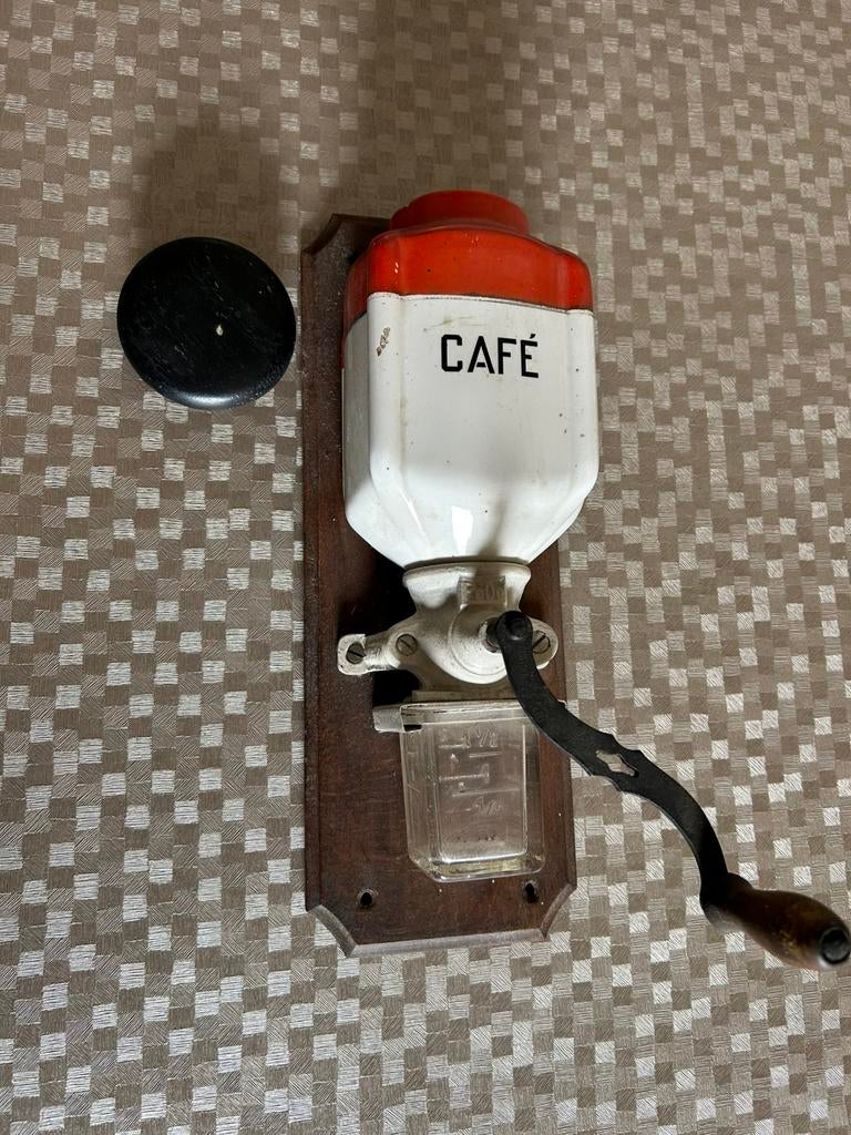 Koffiemolen, Enlèvement