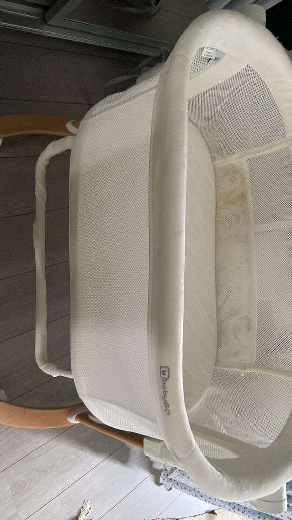 BabyGO Amila Co-Sleeper Wit – Zo goed als nieuw, Kinderen en Baby's, Ophalen, Zo goed als nieuw, Wieg